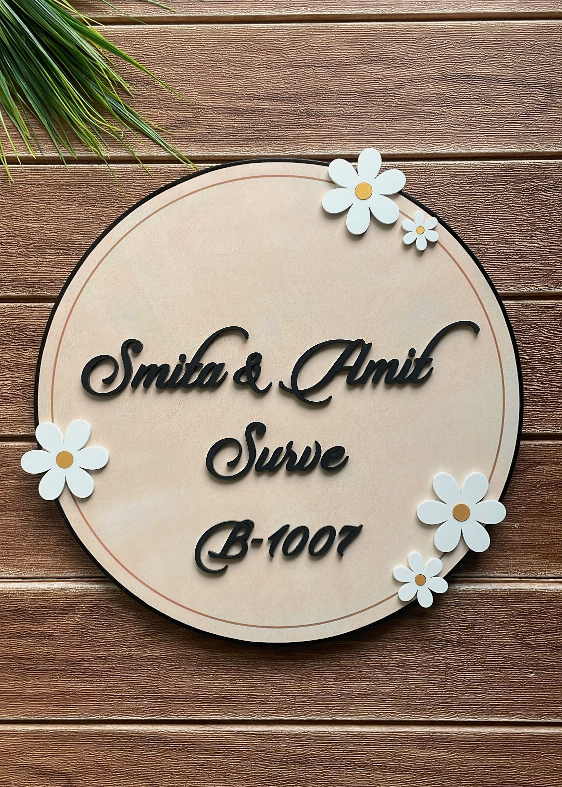 Daisy Round Name Sign - Decor By The Way