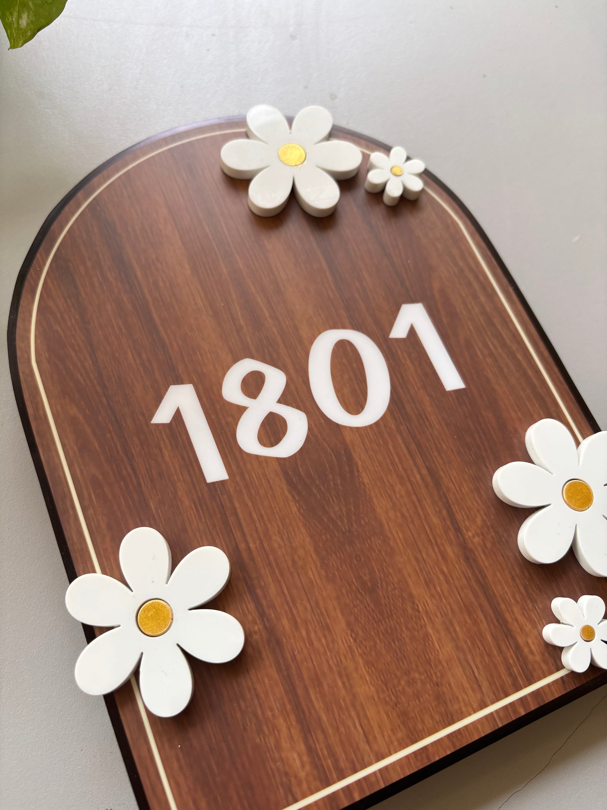Daisy Number Sign (only numbers) - Decor By The Way