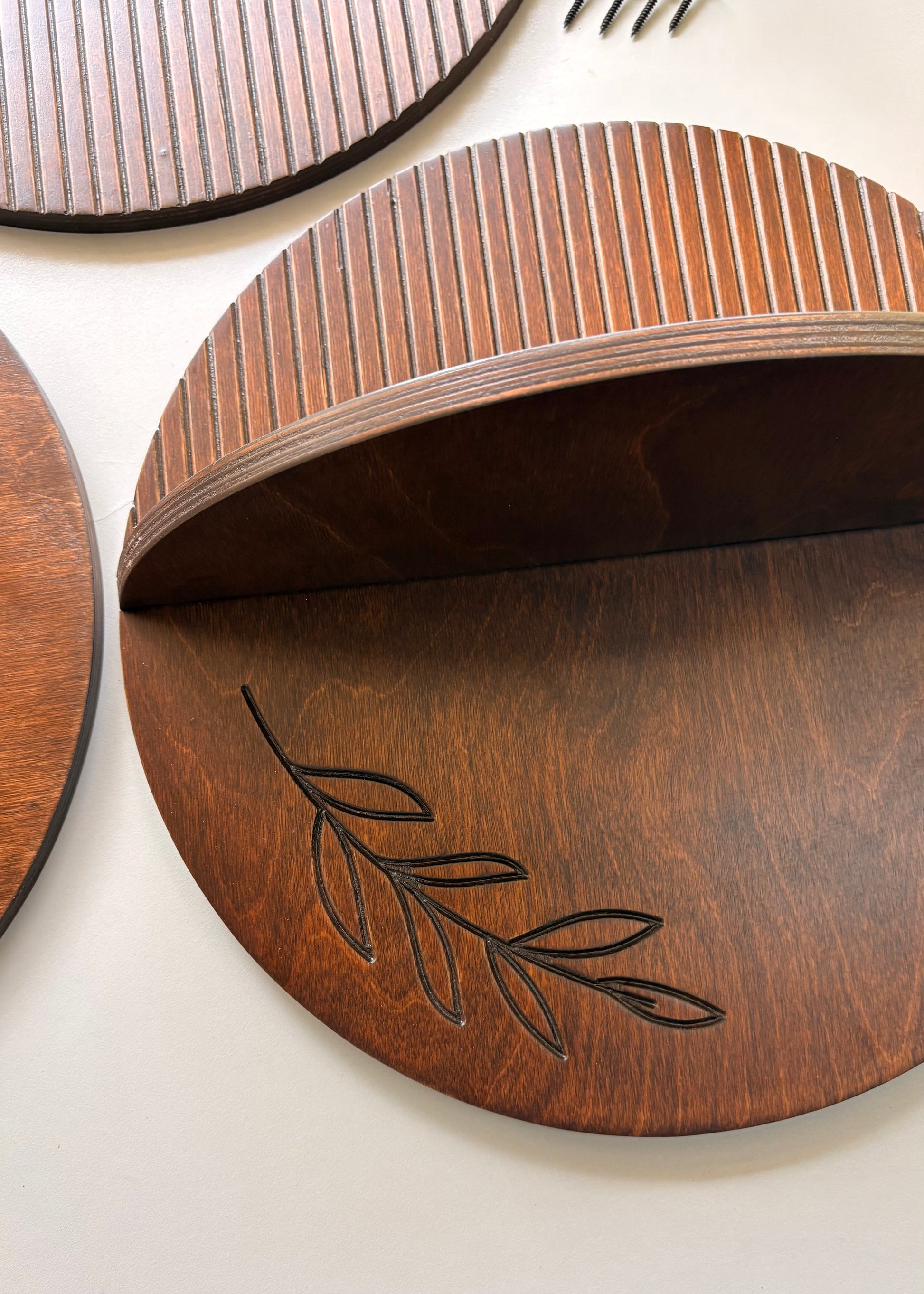 Leafline – Wooden Round Leaf Wall Shelf Set of 2 - Decor By The Way